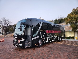 ＳＶリーグ　ＶＣ長野トライデンツ選手バス